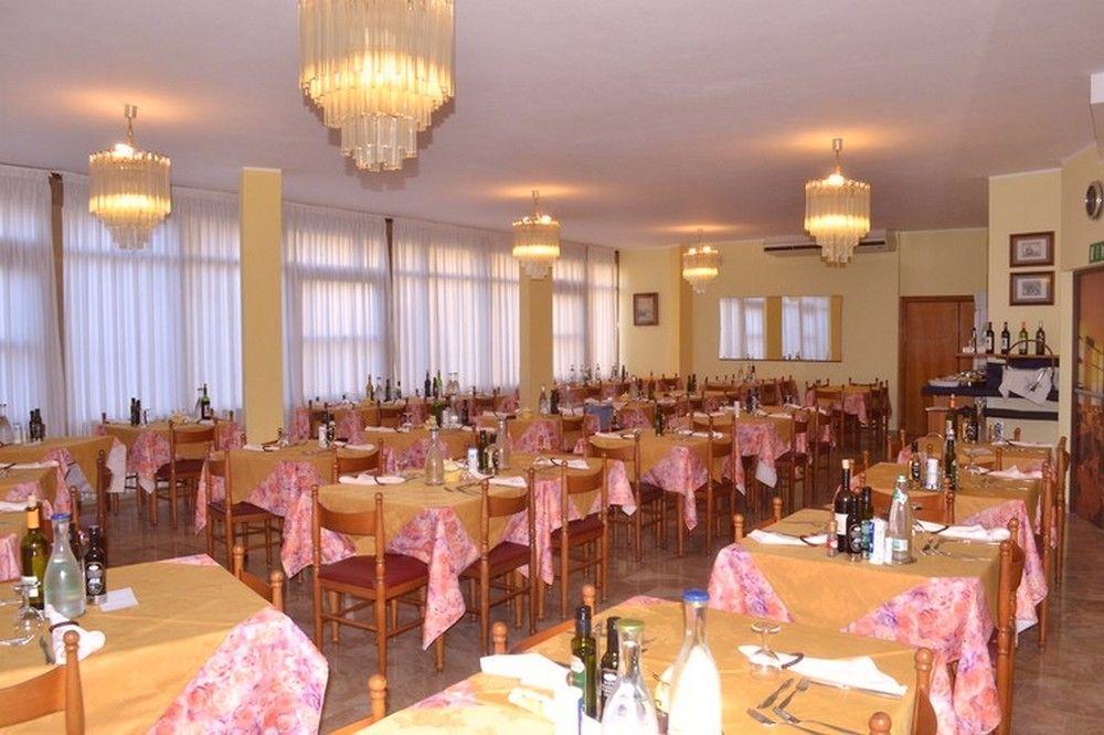 Hotel Moderno - Bed & Breakfast 체르비아 외부 사진