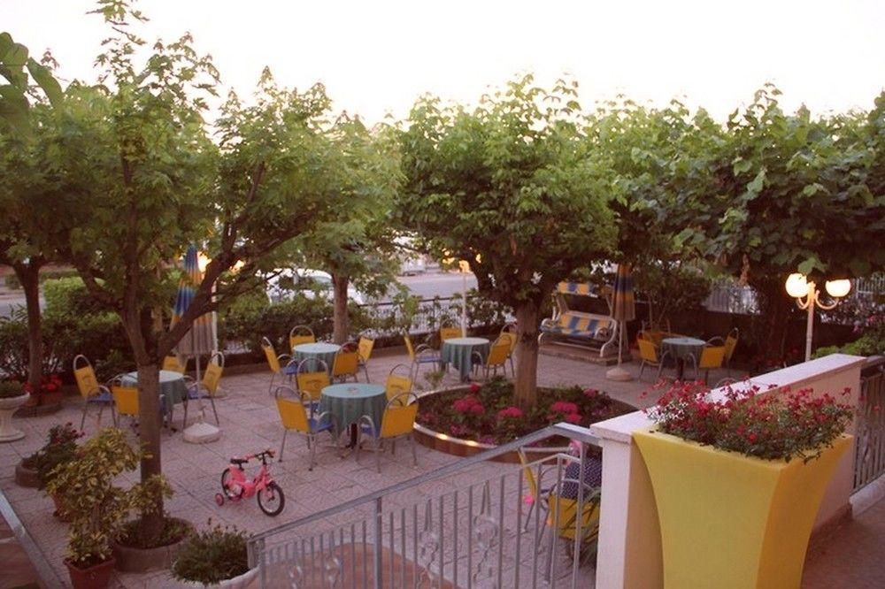 Hotel Moderno - Bed & Breakfast 체르비아 외부 사진