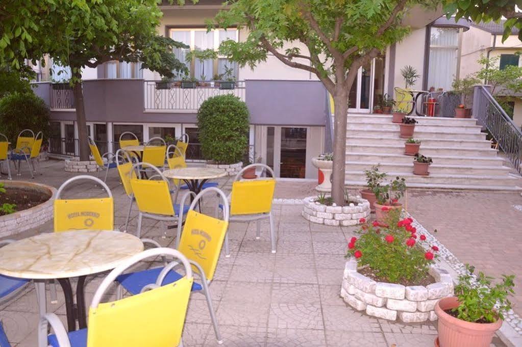 Hotel Moderno - Bed & Breakfast 체르비아 외부 사진