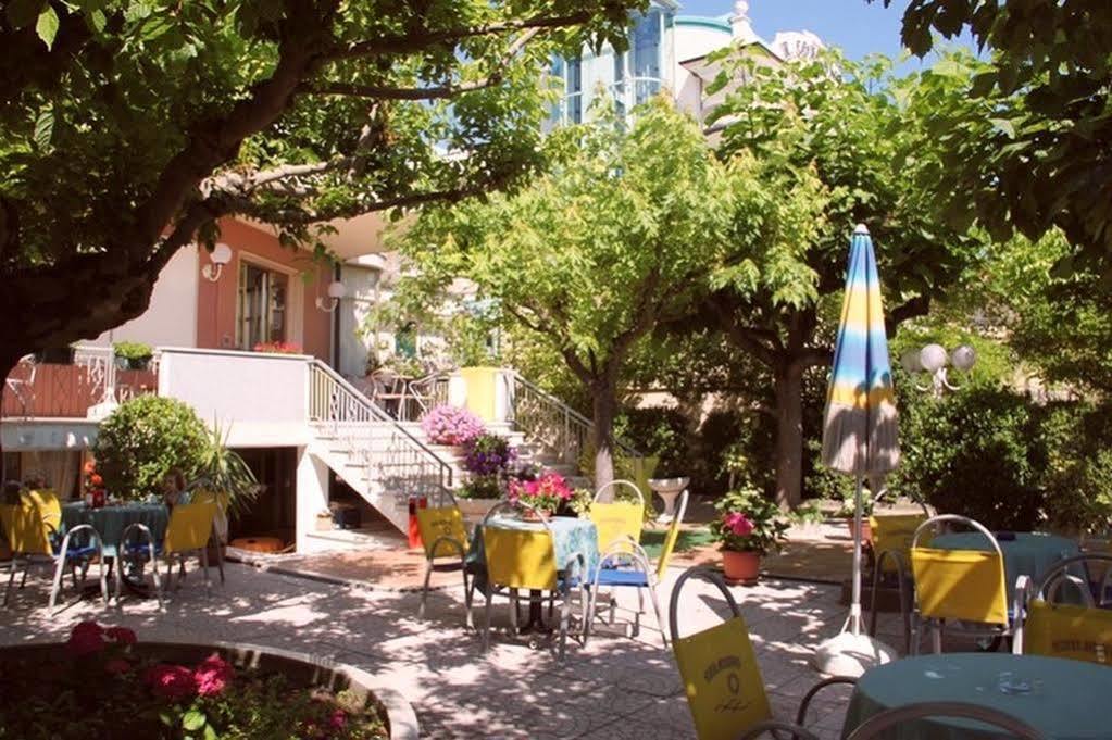 Hotel Moderno - Bed & Breakfast 체르비아 외부 사진
