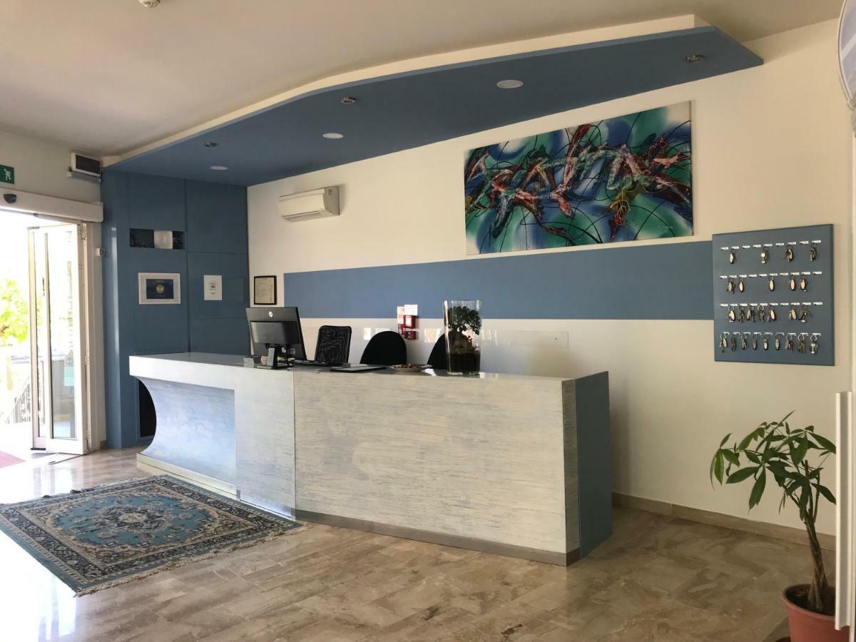 Hotel Moderno - Bed & Breakfast 체르비아 외부 사진